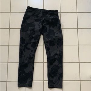 Lululemon cropped leggings. Size 2